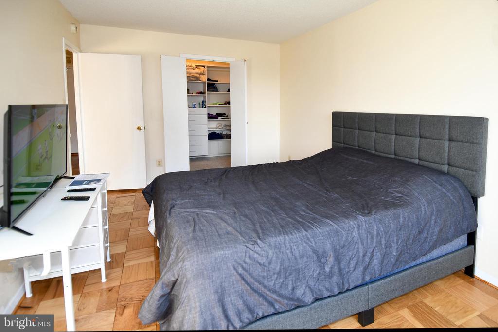 5225 POOKS HILL ROAD Unit: 803 N