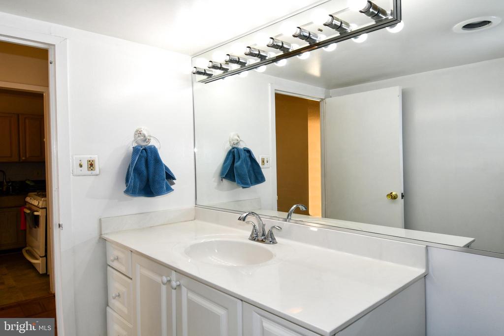 5225 POOKS HILL ROAD Unit: 803 N