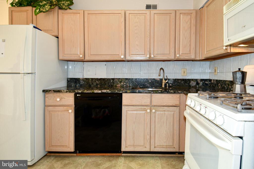 5225 POOKS HILL ROAD Unit: 803 N