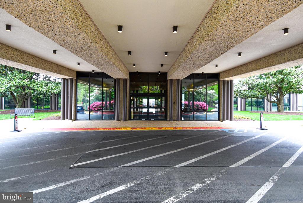 5225 POOKS HILL ROAD Unit: 803 N
