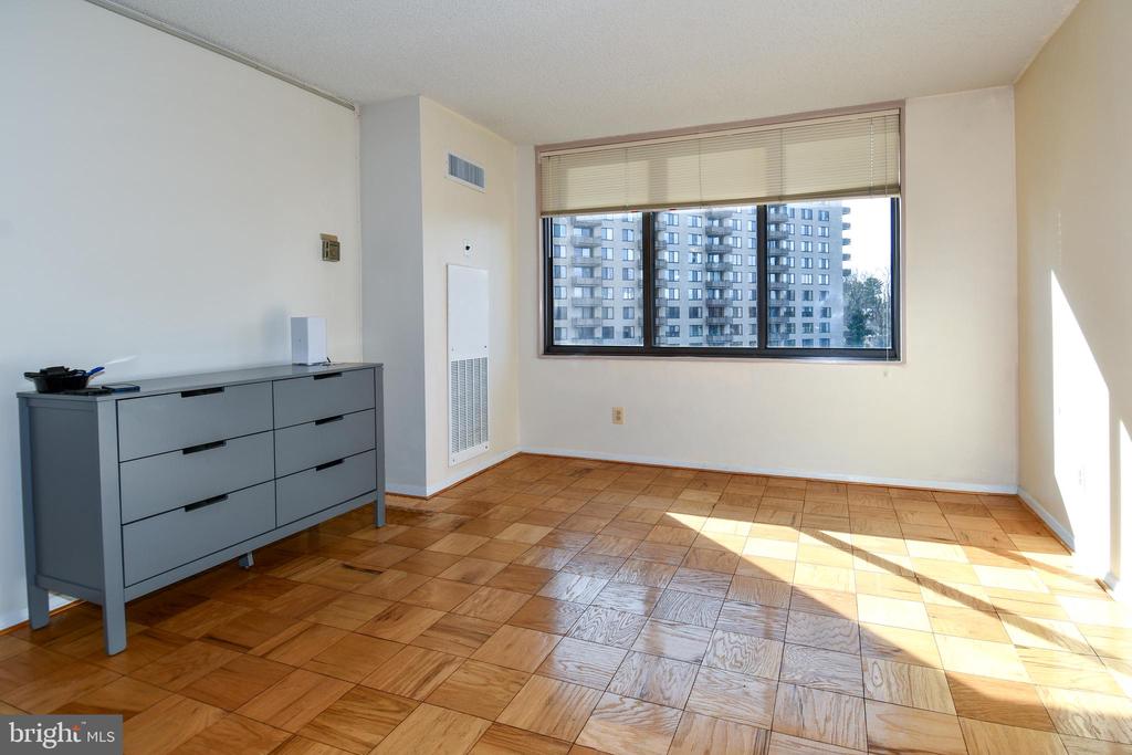 5225 POOKS HILL ROAD Unit: 803 N