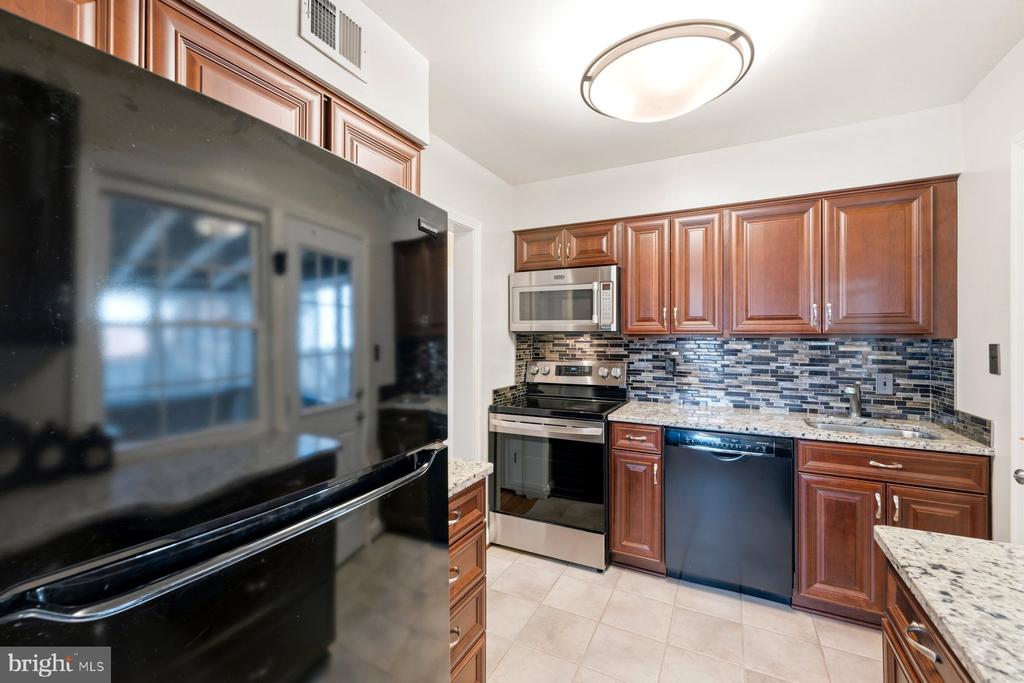 9225 VILLA DRIVE