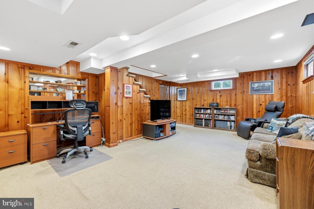 9225 VILLA DRIVE