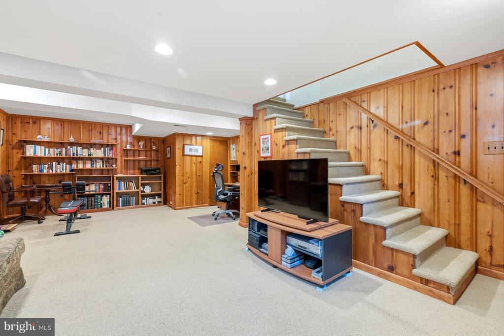 9225 VILLA DRIVE
