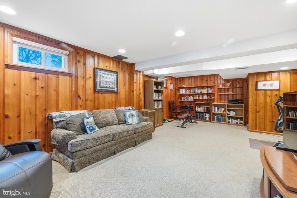 9225 VILLA DRIVE