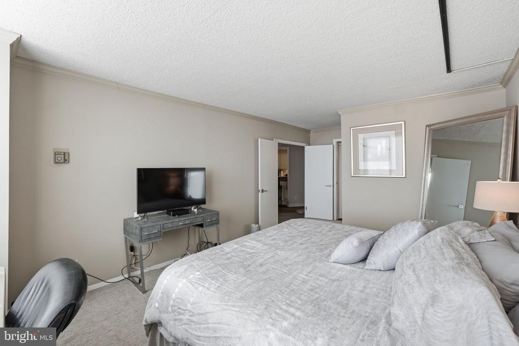 5225 POOKS HILL ROAD Unit: 1401N