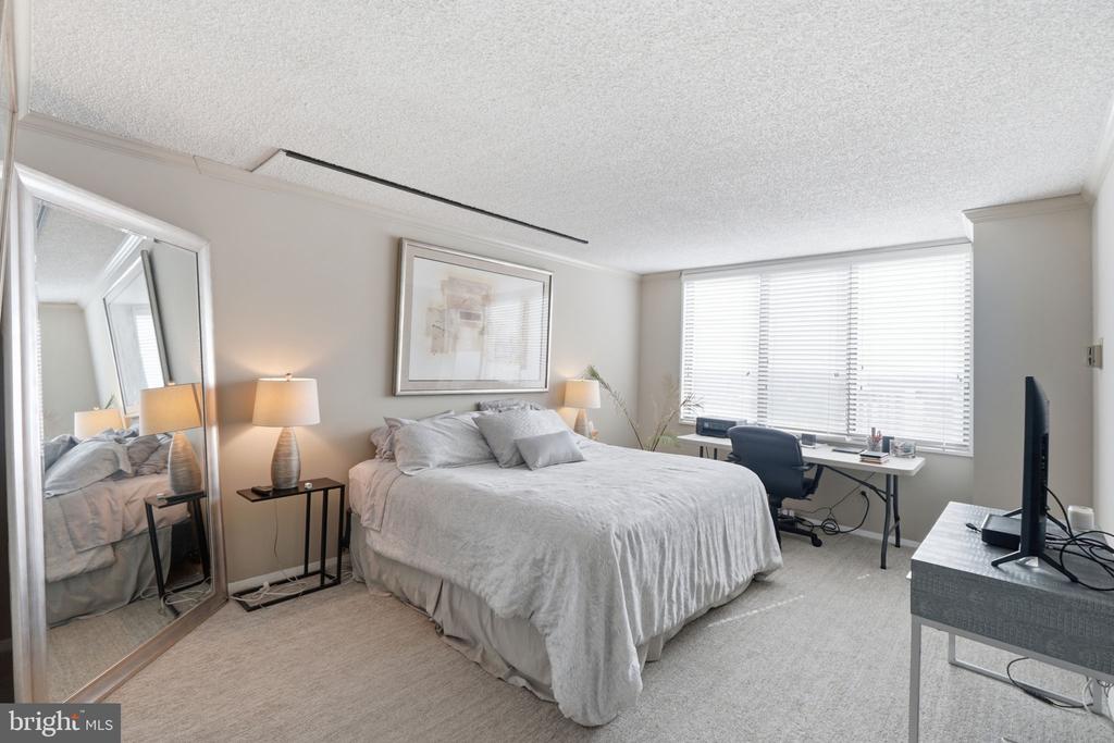 5225 POOKS HILL ROAD Unit: 1401N
