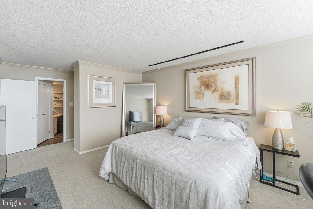 5225 POOKS HILL ROAD Unit: 1401N