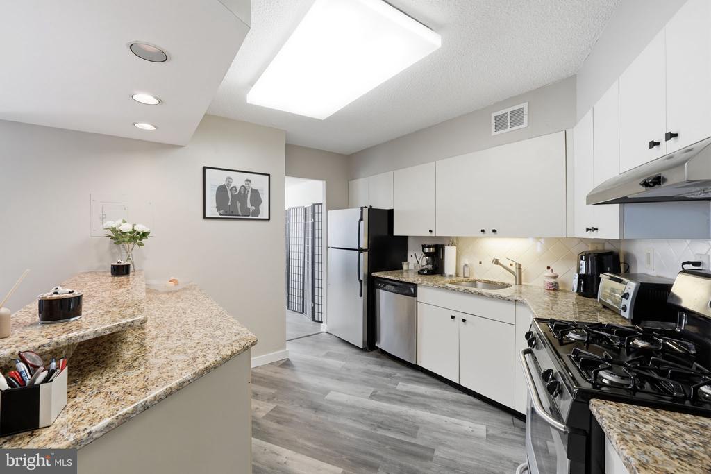 5225 POOKS HILL ROAD Unit: 1401N