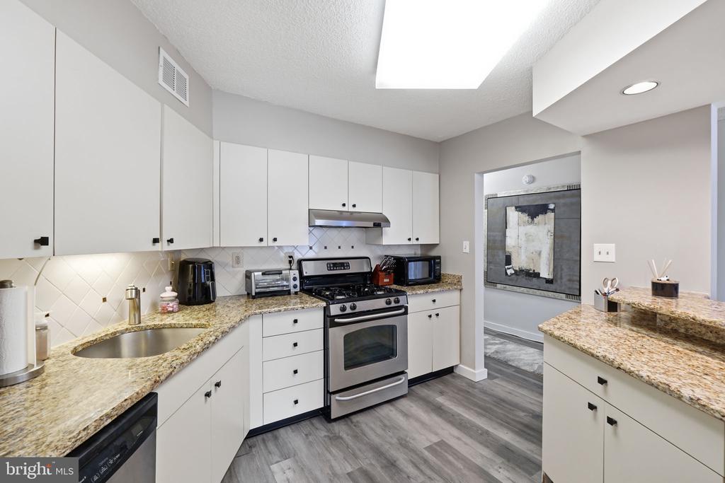 5225 POOKS HILL ROAD Unit: 1401N