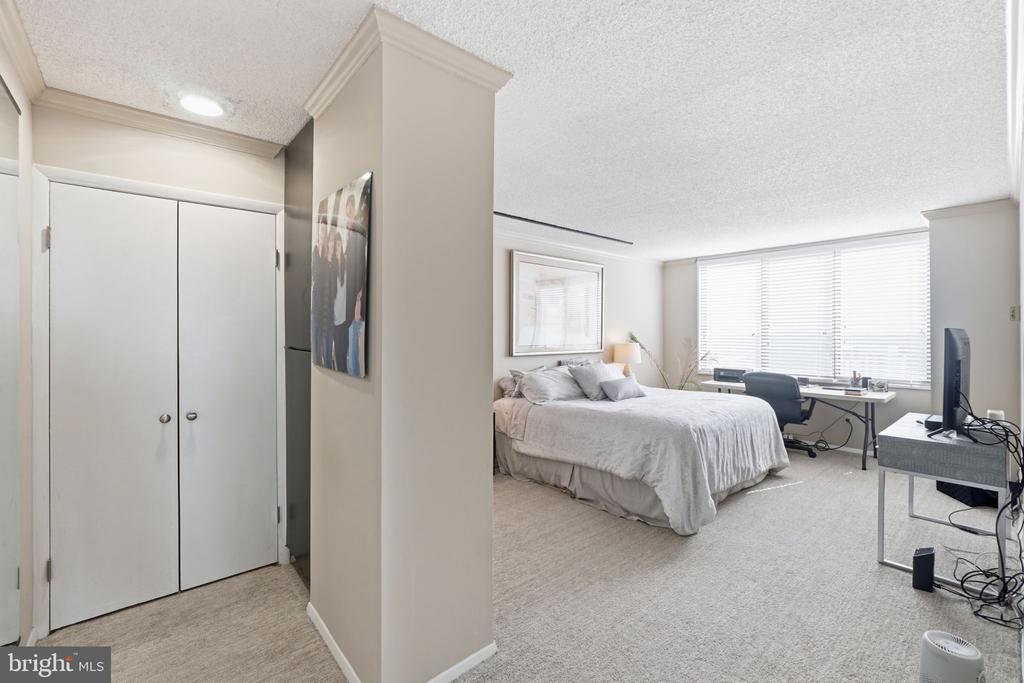 5225 POOKS HILL ROAD Unit: 1401N