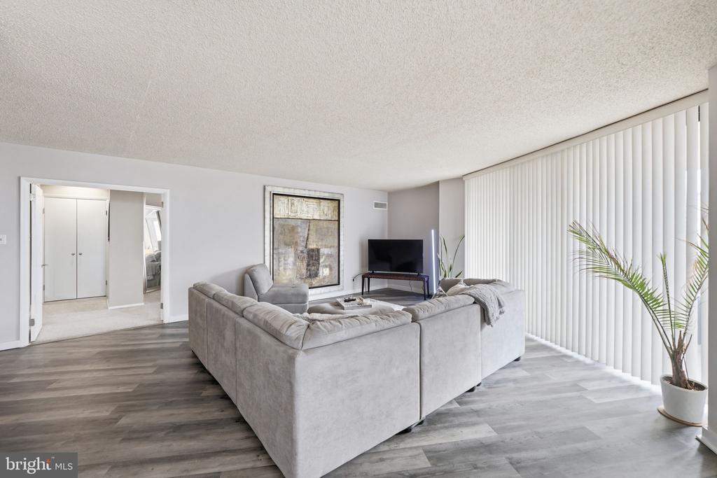 5225 POOKS HILL ROAD Unit: 1401N
