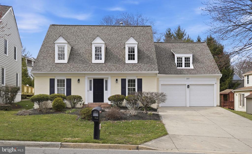 207 UPSHIRE CIRCLE