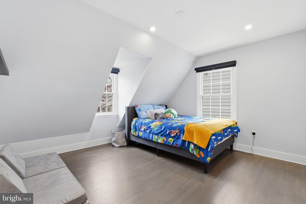 207 UPSHIRE CIRCLE