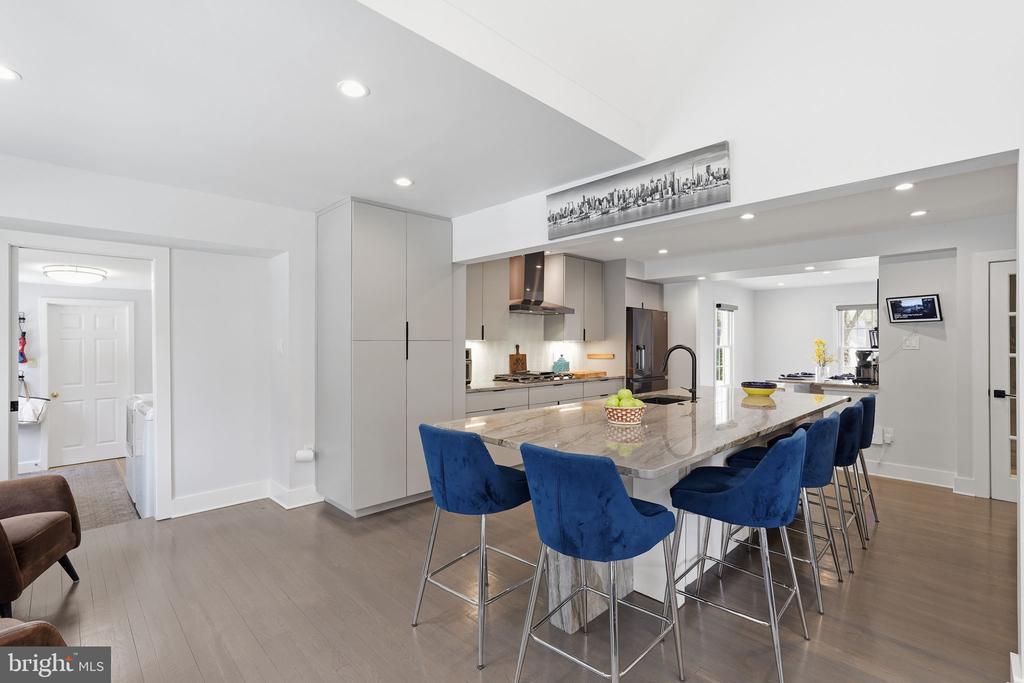 207 UPSHIRE CIRCLE