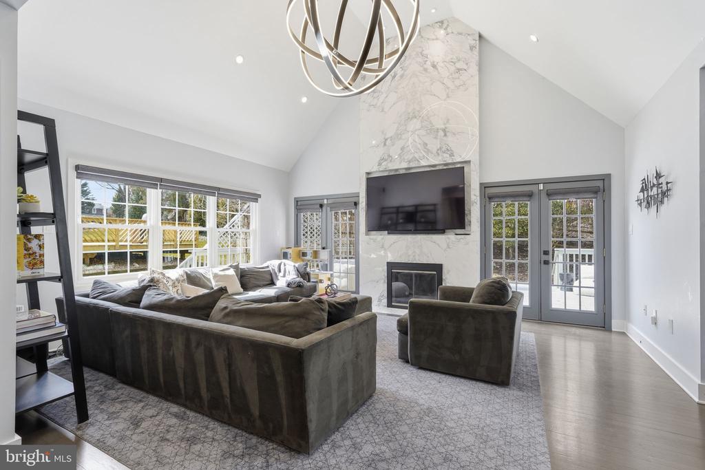 207 UPSHIRE CIRCLE