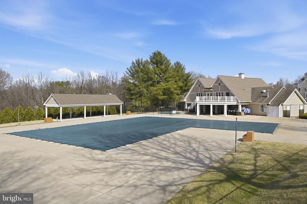 207 UPSHIRE CIRCLE