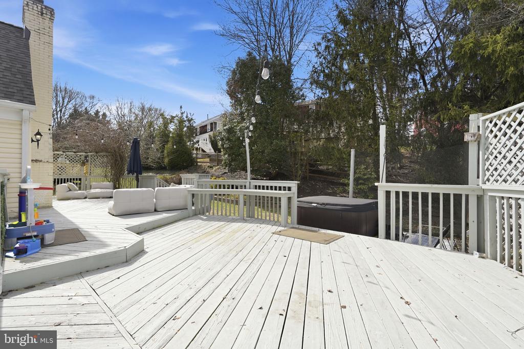 207 UPSHIRE CIRCLE