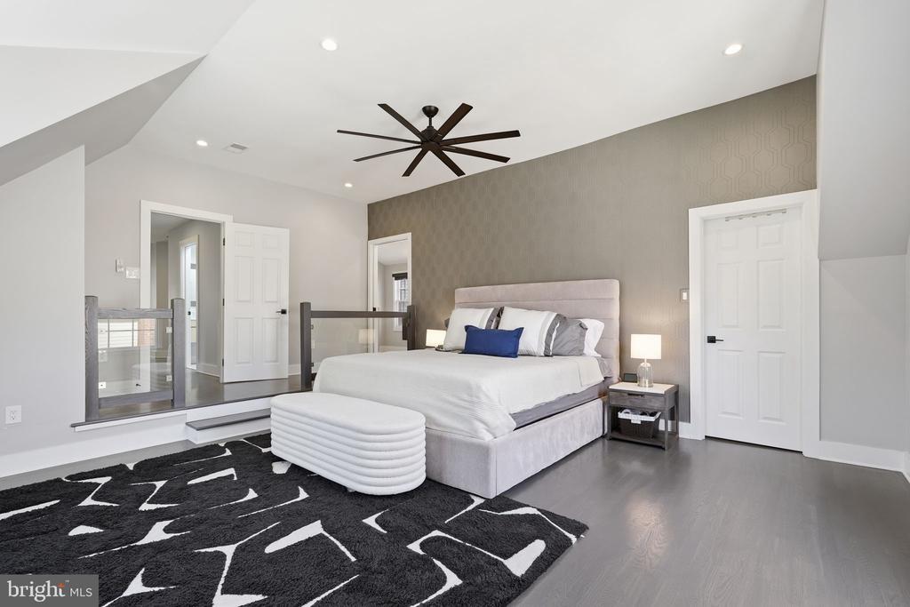 207 UPSHIRE CIRCLE