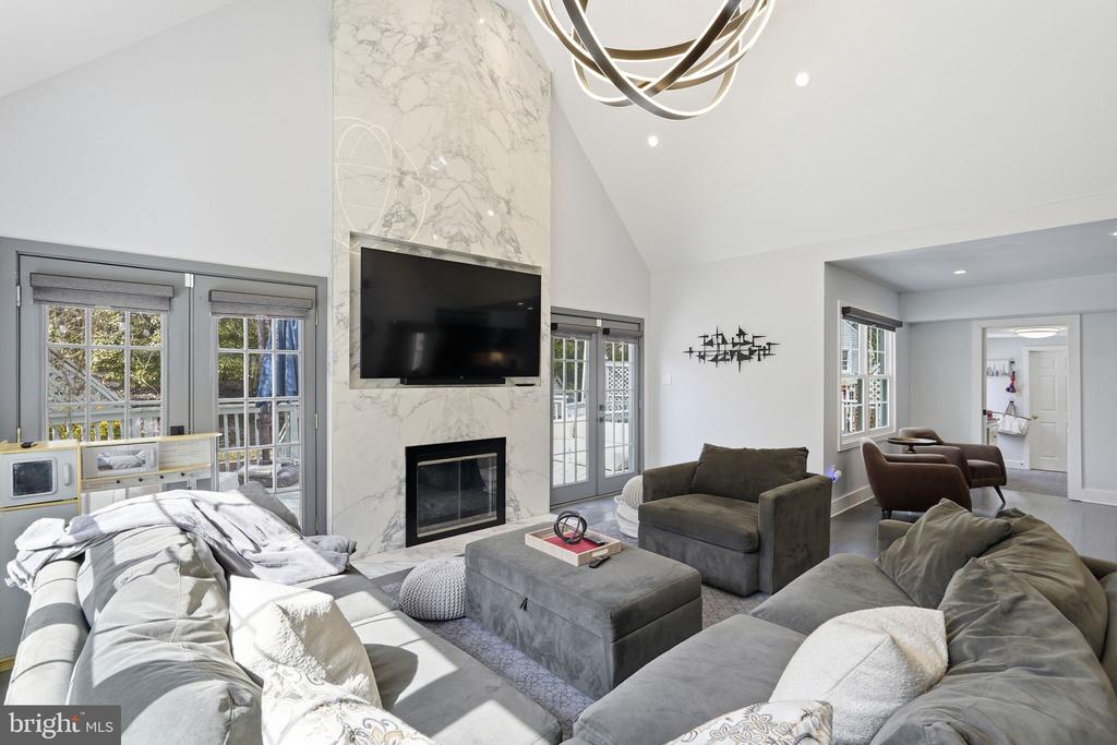 207 UPSHIRE CIRCLE