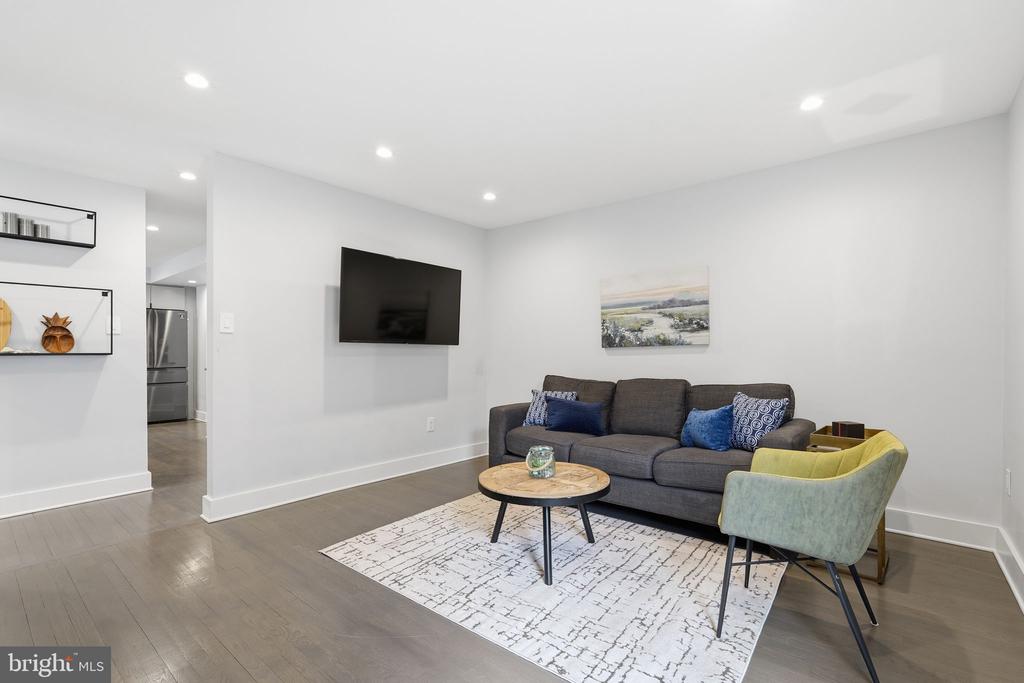 207 UPSHIRE CIRCLE