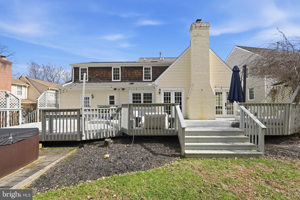 207 UPSHIRE CIRCLE