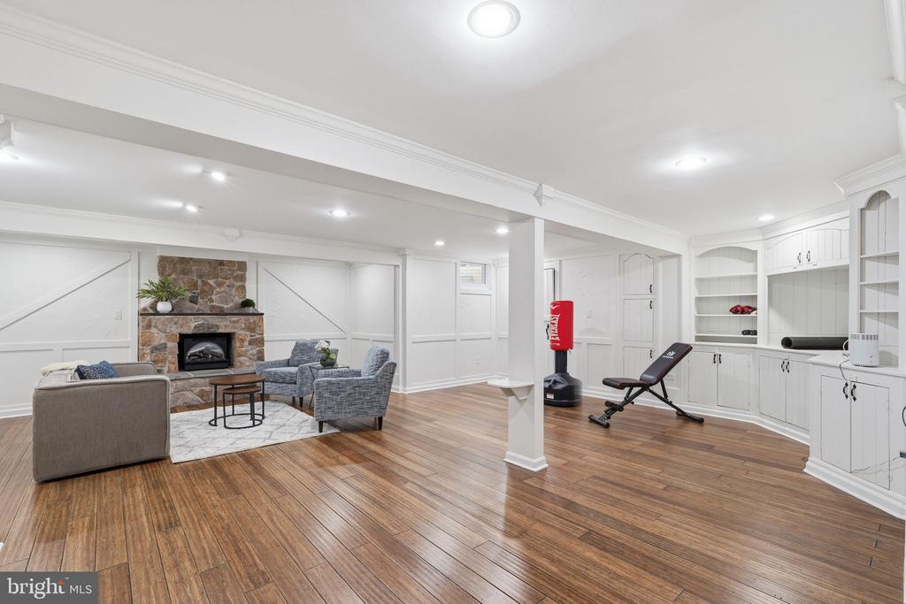 207 UPSHIRE CIRCLE