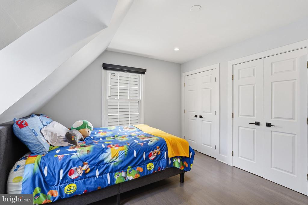 207 UPSHIRE CIRCLE