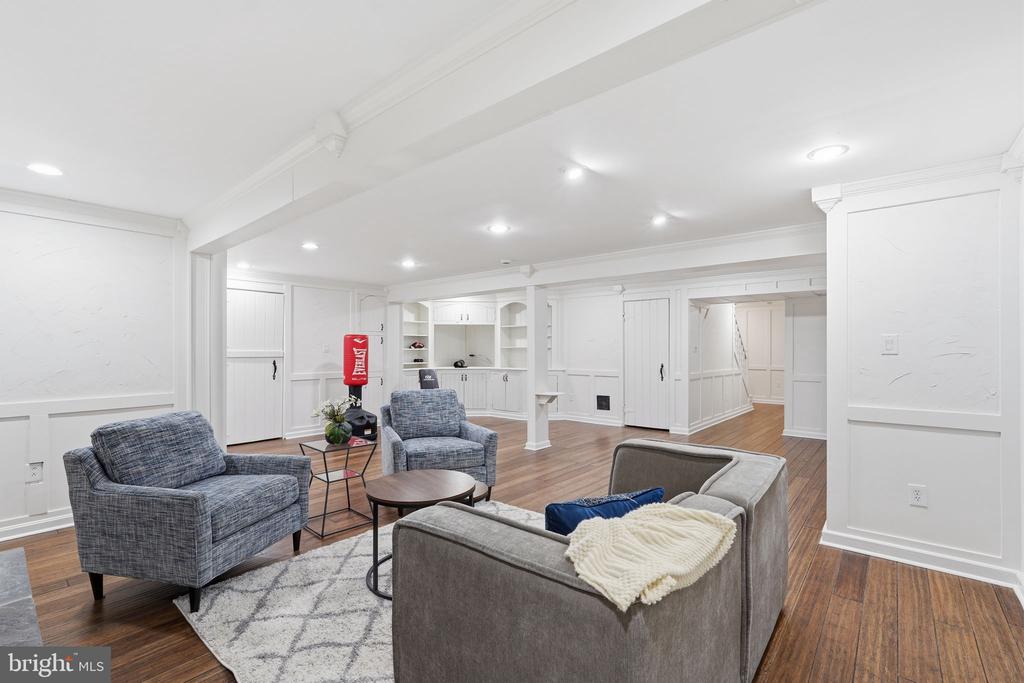 207 UPSHIRE CIRCLE