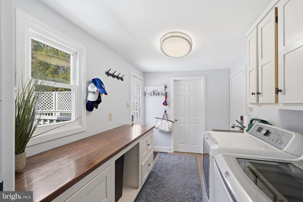 207 UPSHIRE CIRCLE