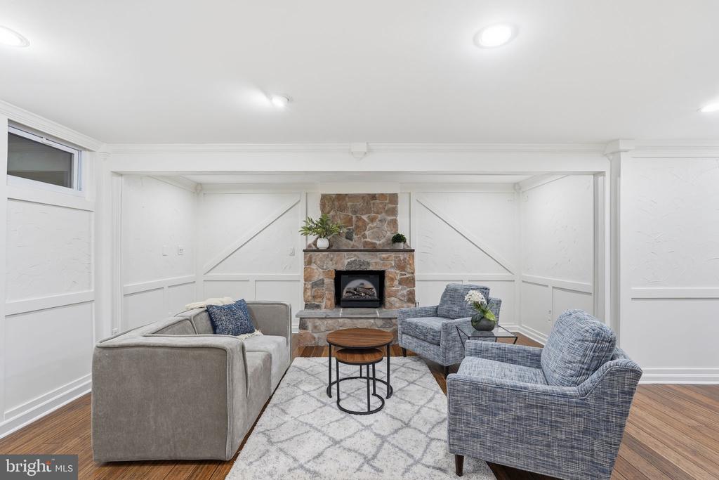 207 UPSHIRE CIRCLE