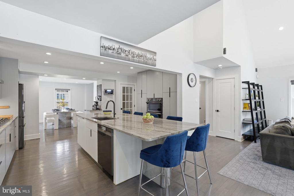 207 UPSHIRE CIRCLE