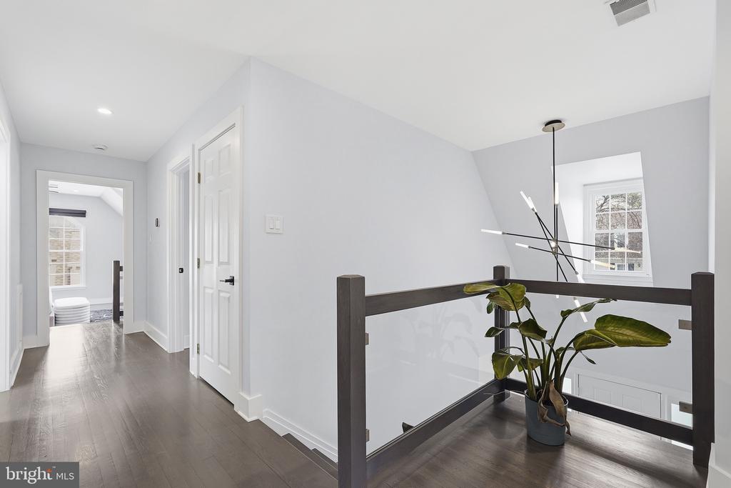207 UPSHIRE CIRCLE