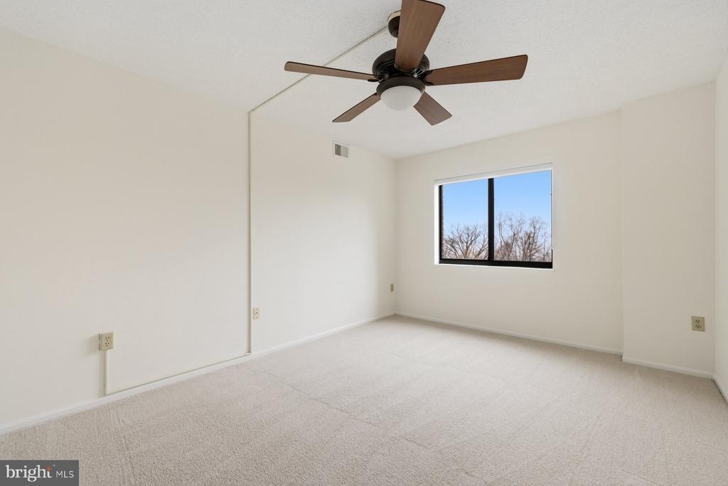 15107 INTERLACHEN DRIVE Unit: 2-801