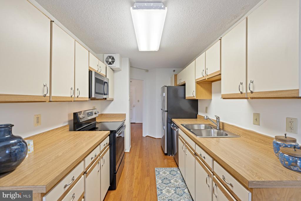 15107 INTERLACHEN DRIVE Unit: 2-801