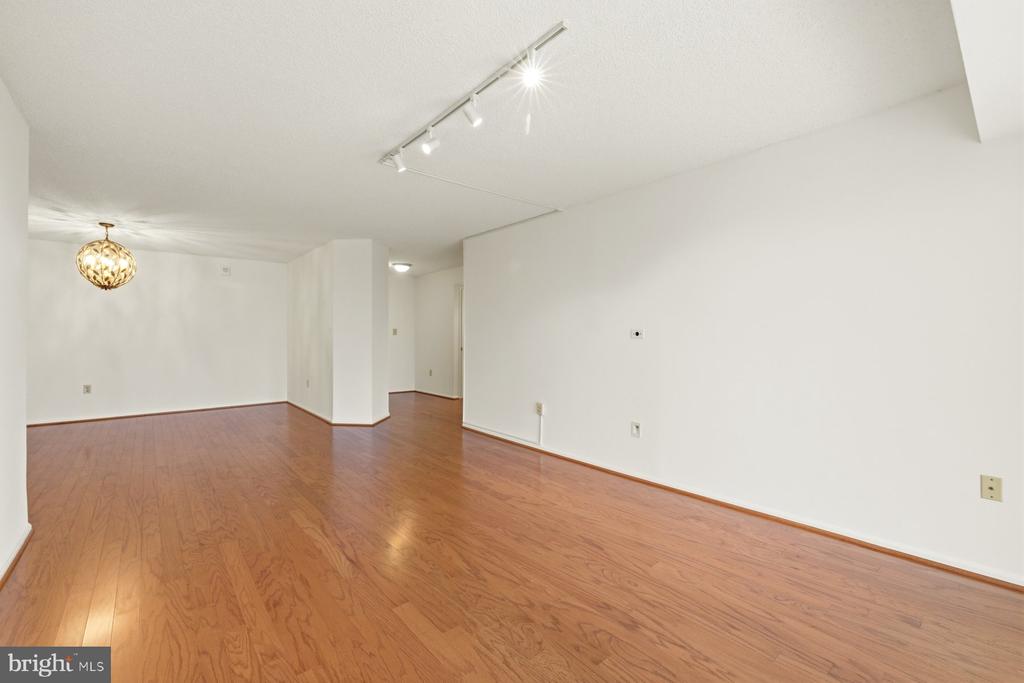 15107 INTERLACHEN DRIVE Unit: 2-801