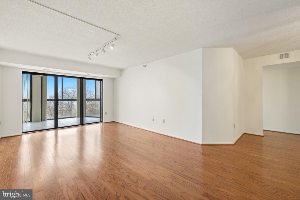 15107 INTERLACHEN DRIVE Unit: 2-801