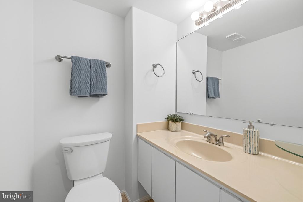 15107 INTERLACHEN DRIVE Unit: 2-801