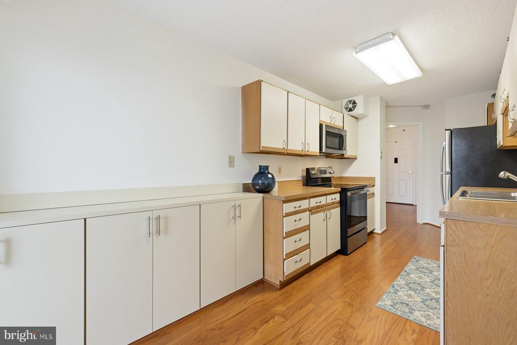 15107 INTERLACHEN DRIVE Unit: 2-801