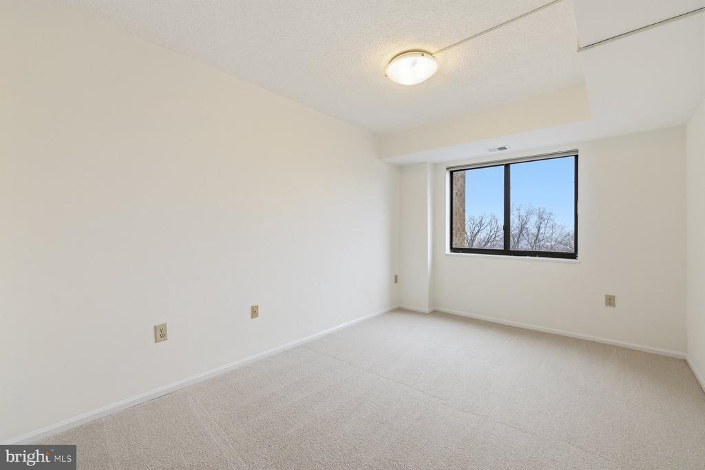 15107 INTERLACHEN DRIVE Unit: 2-801