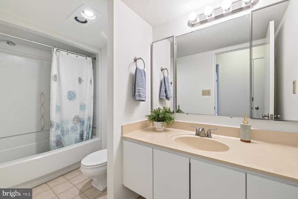 15107 INTERLACHEN DRIVE Unit: 2-801