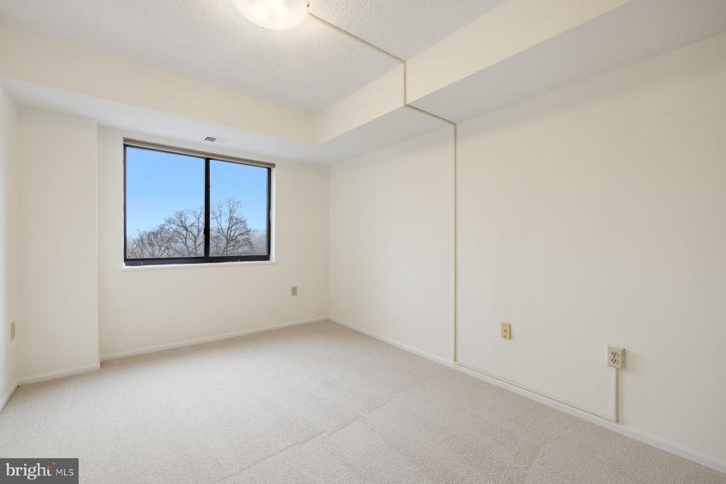 15107 INTERLACHEN DRIVE Unit: 2-801