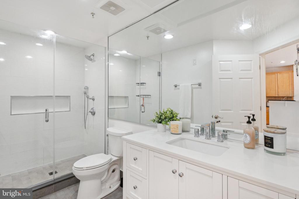 11800 OLD GEORGETOWN Unit: 1120