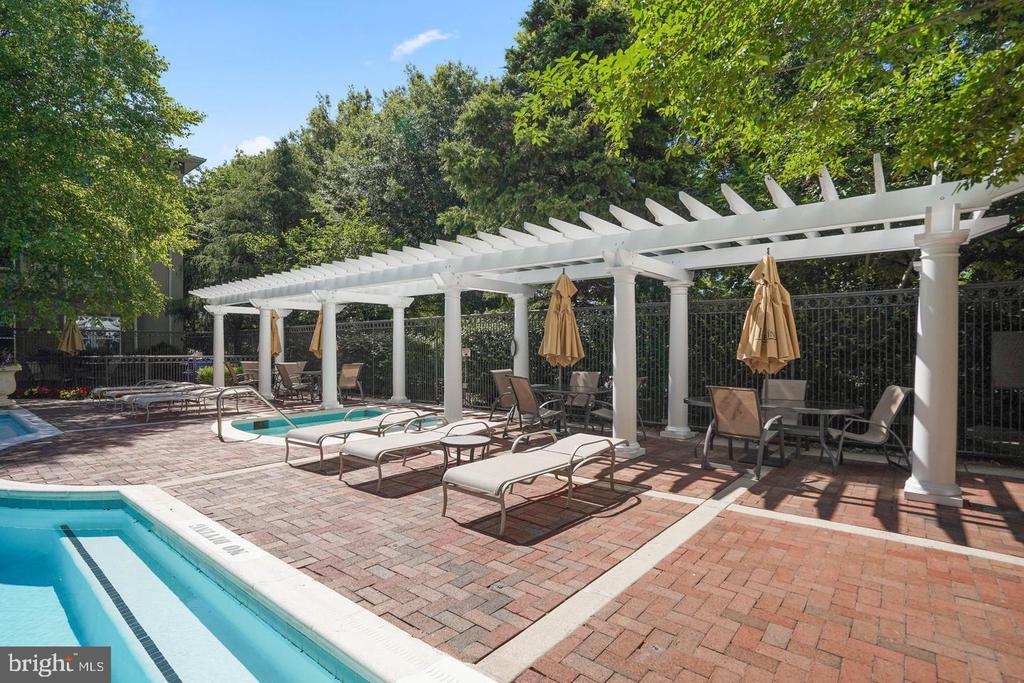 11800 OLD GEORGETOWN Unit: 1120