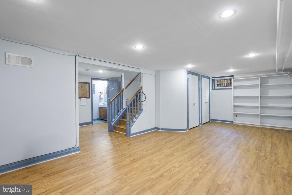 709 WOODSIDE PARKWAY