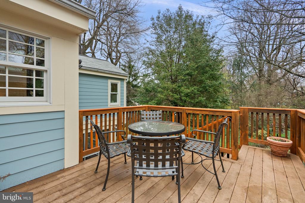 709 WOODSIDE PARKWAY