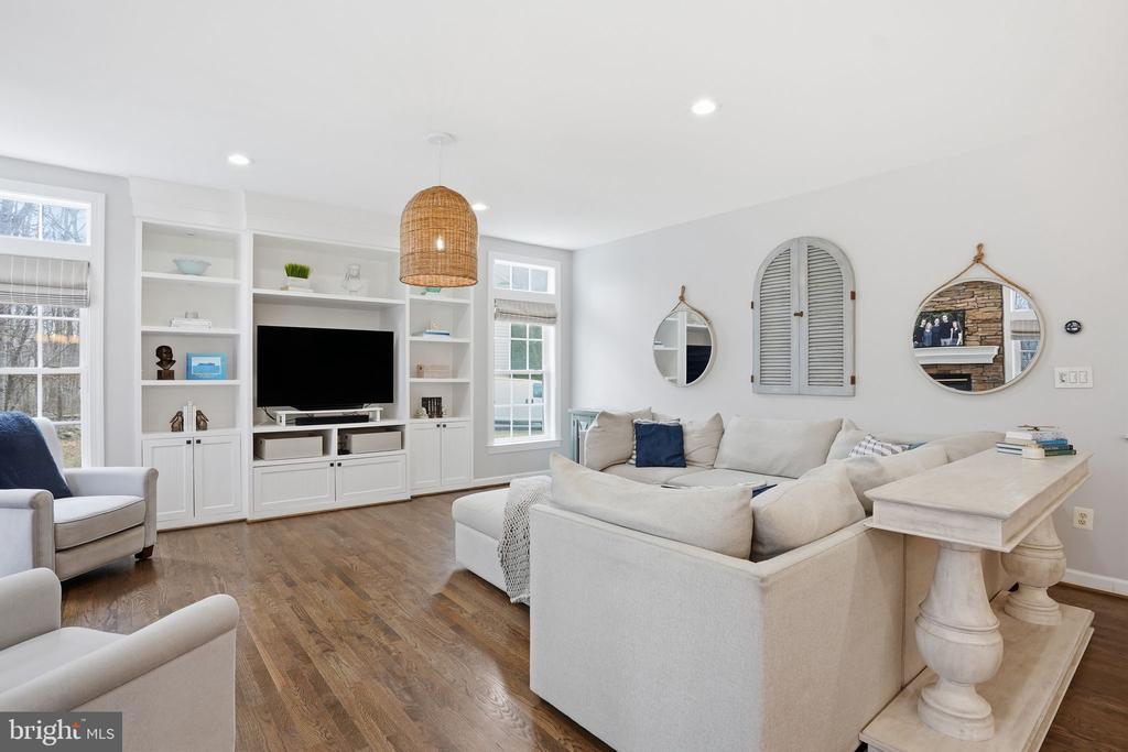 718 TURTLE POND LANE