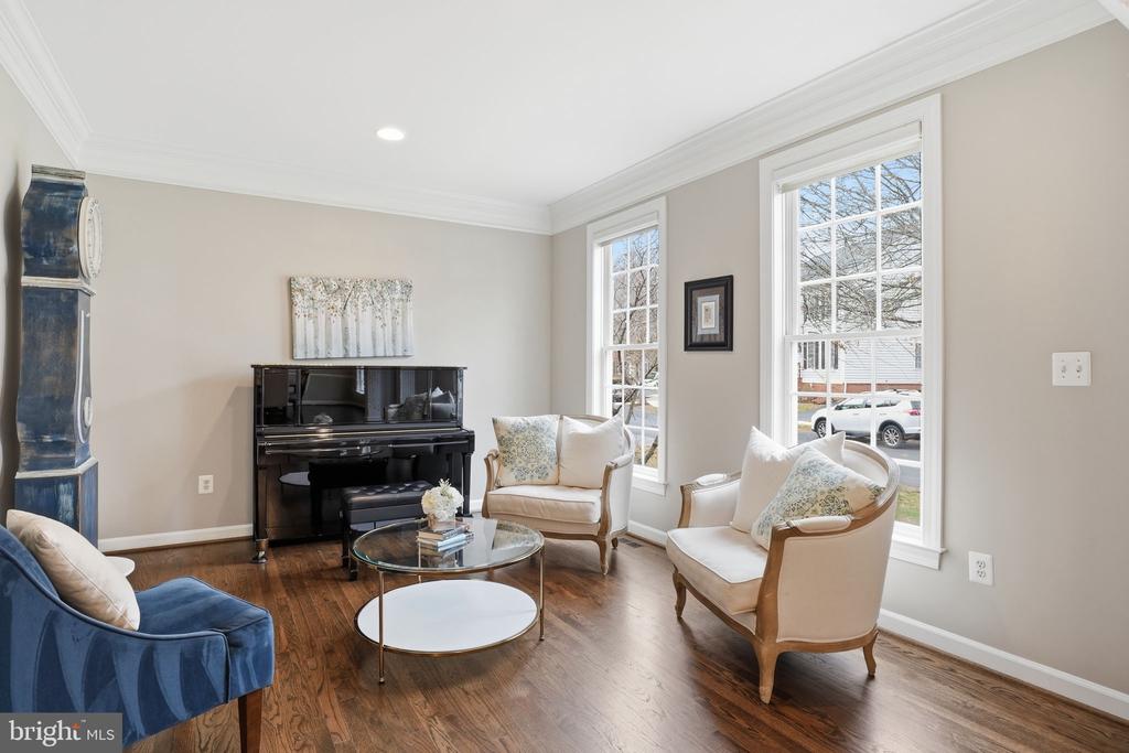 718 TURTLE POND LANE