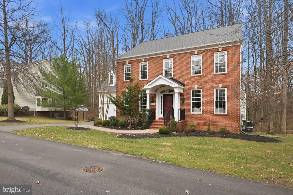 718 TURTLE POND LANE
