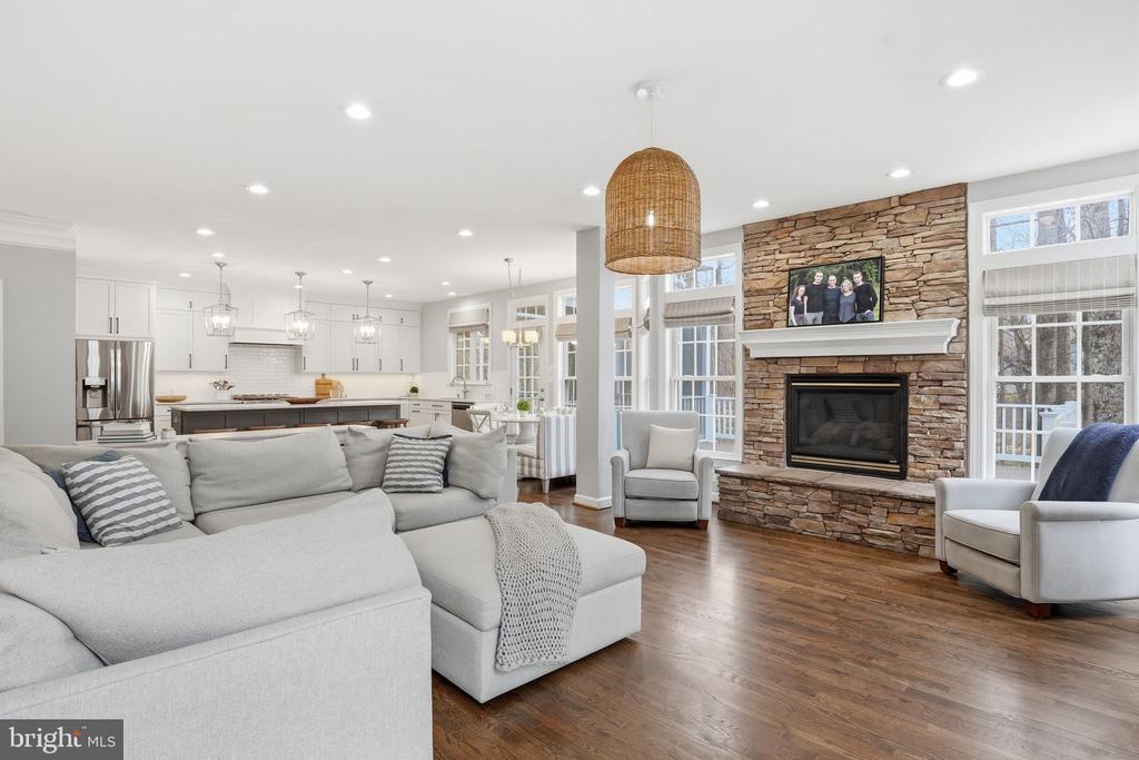 718 TURTLE POND LANE